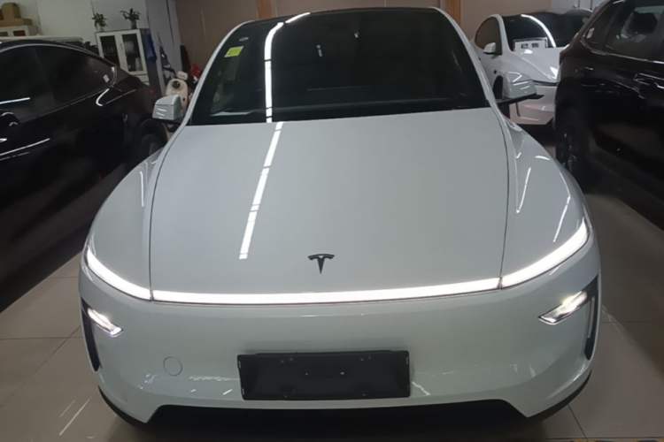Tesla Model Y 2026 — 2