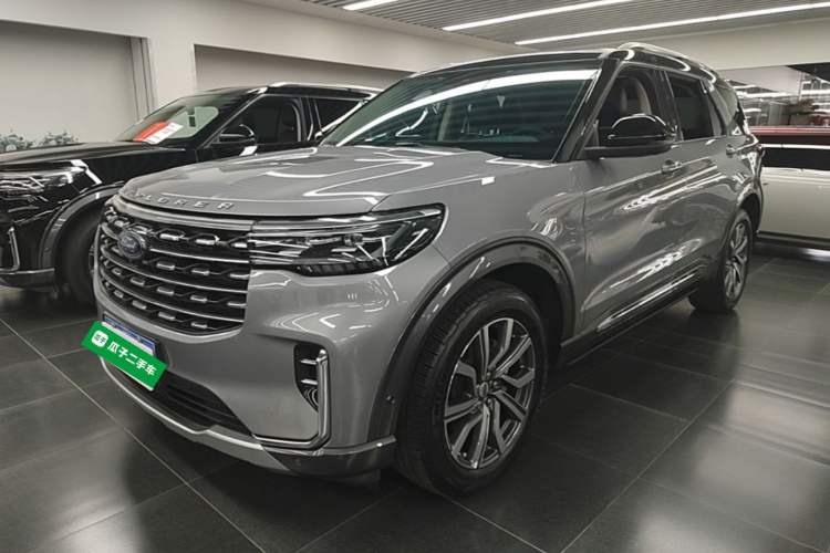 Ford Explorer 2023 — фото 1