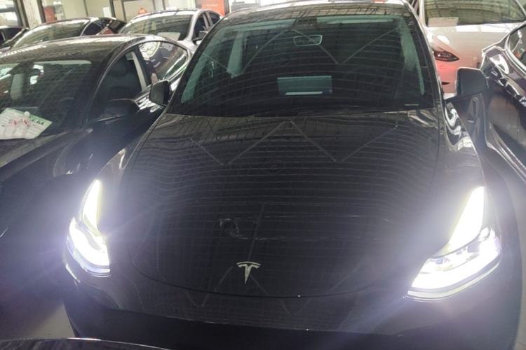 Tesla Model Y 2024 — 2