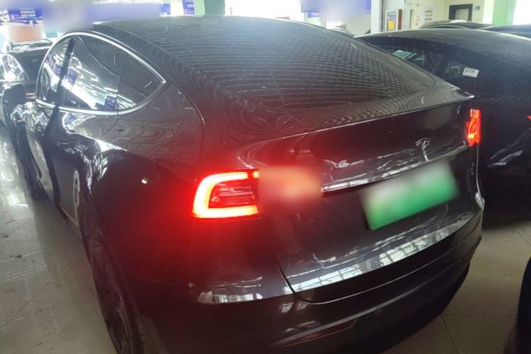 Tesla Model Y 2024 — 4