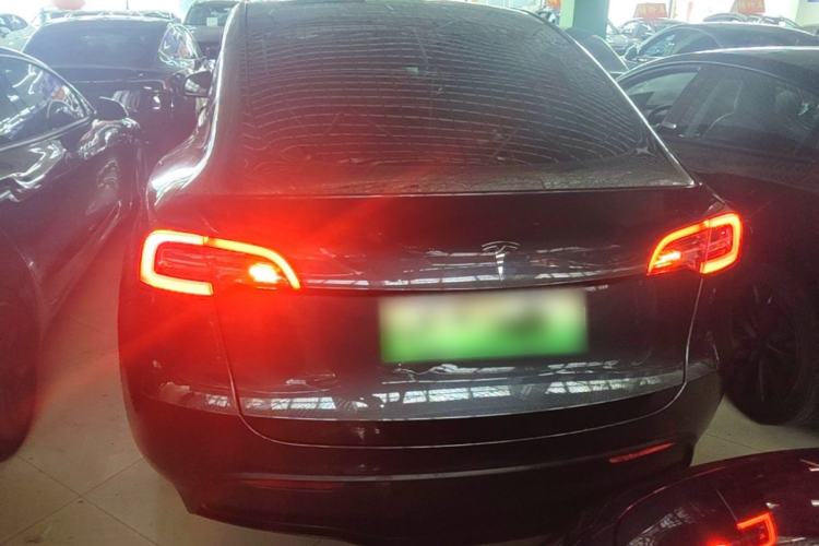 Tesla Model Y 2024 — 5
