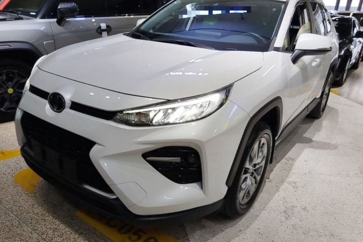 Toyota RAV4 2023 — фото 1