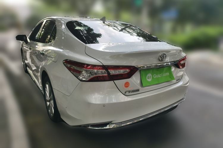 Toyota Camry 2023 — 4