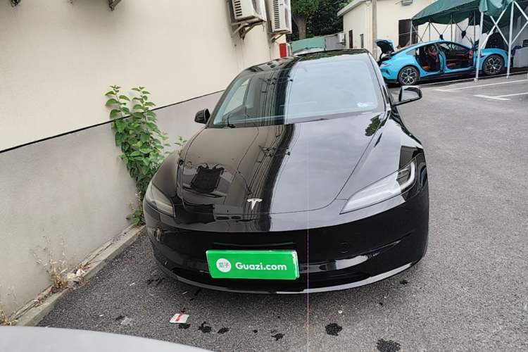 Tesla Model 3 2023 — 2