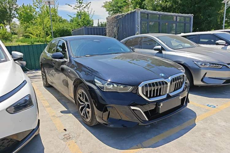 BMW i5 2024 — фото 3