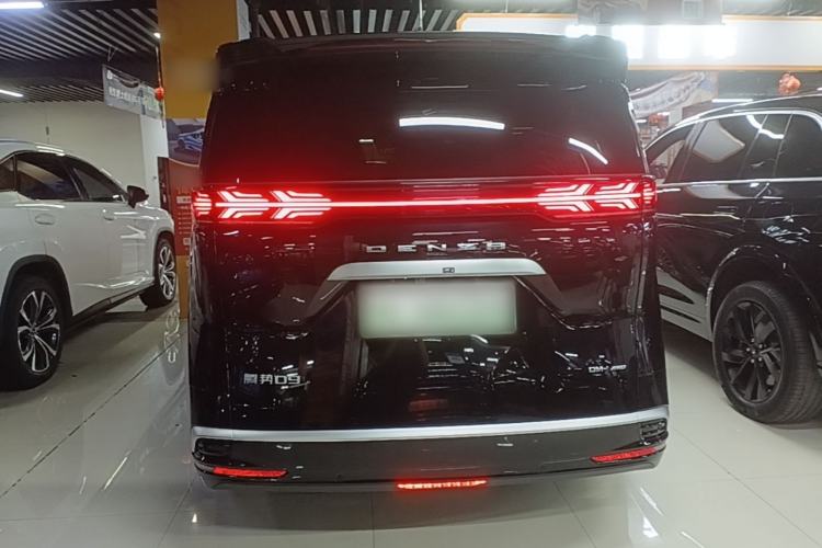Denza D9 2024 — 5