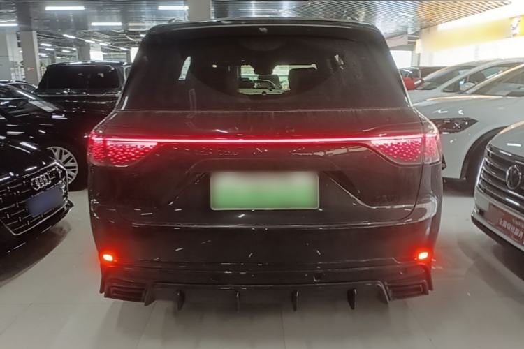 AITO M9 2024 — 5