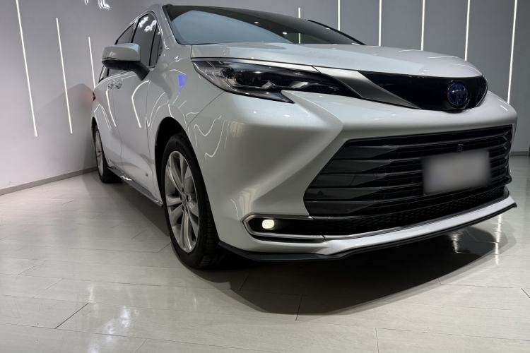 Toyota Sienna 2023 — фото 3