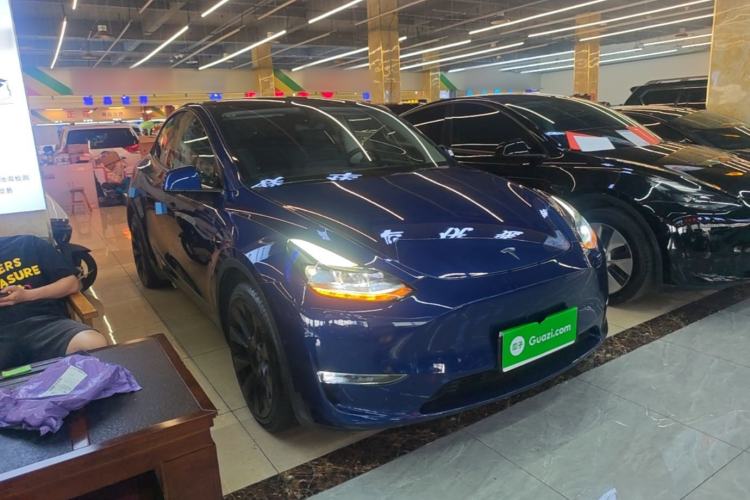 Tesla Model Y 2021 — 3