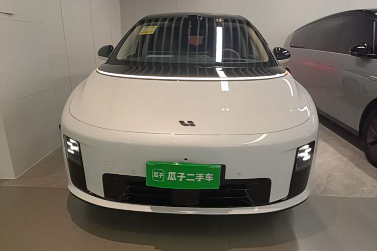 Li Auto i8 2025 — 2