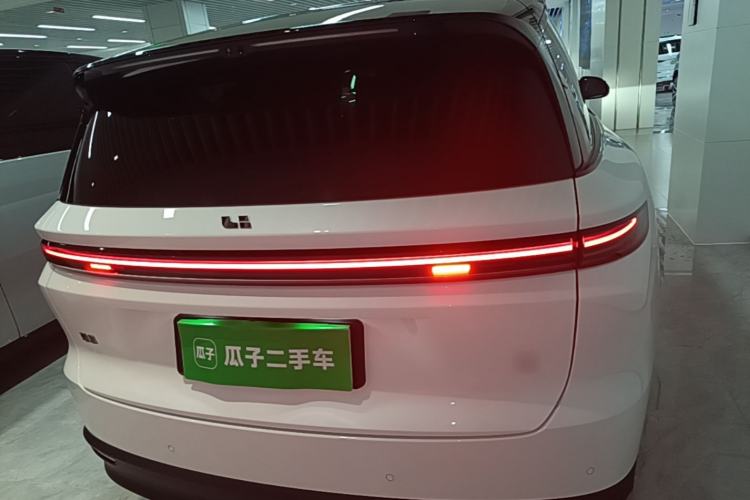 Li Auto i8 2025 — 5