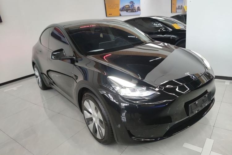 Tesla Model Y 2022 — 3