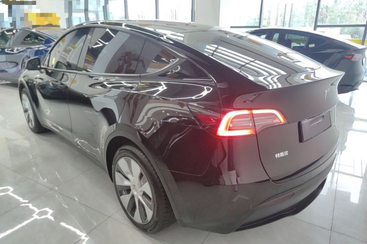 Tesla Model Y 2022 — 4