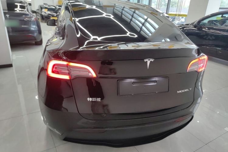 Tesla Model Y 2022 — 5