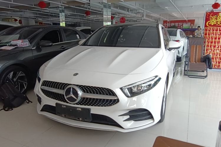 Mercedes-Benz A 200 L 2021 — фото 1