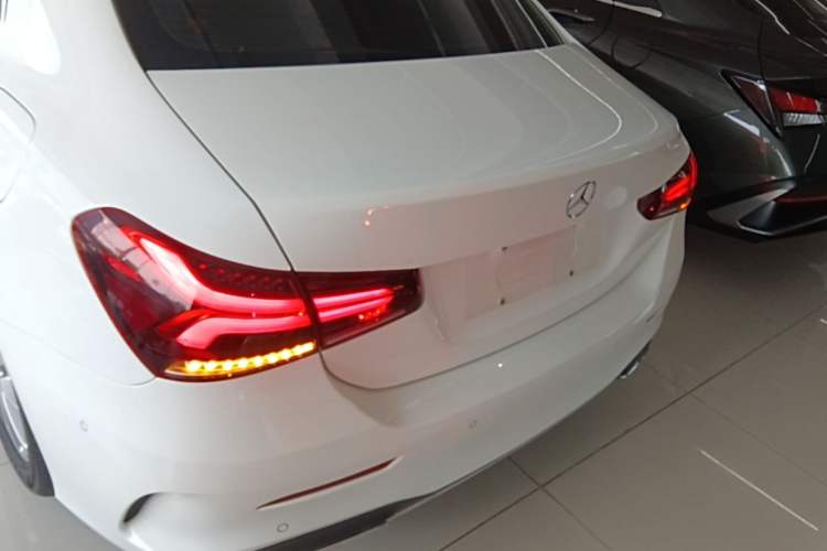 Mercedes-Benz A 200 L 2021 — фото 5