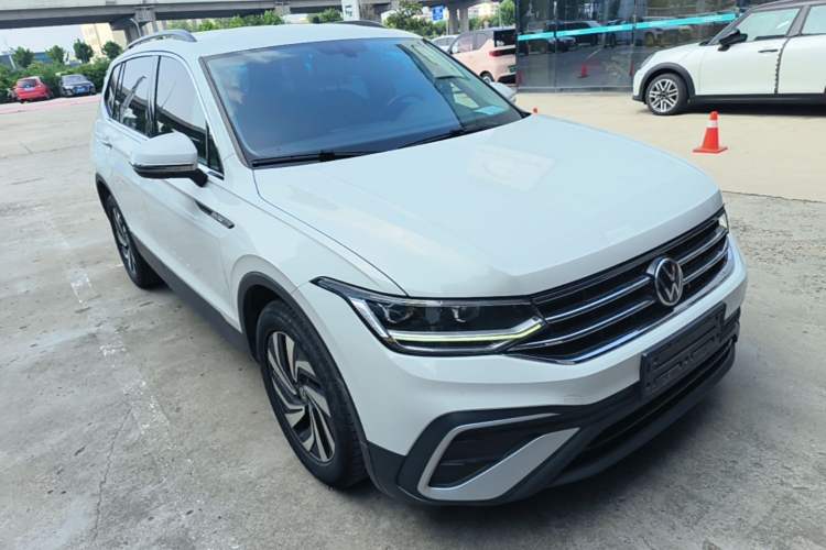 Volkswagen tiguan l 2023 — фото 3