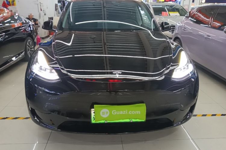 Tesla Model Y 2023 — 2