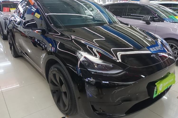 Tesla Model Y 2023 — 3