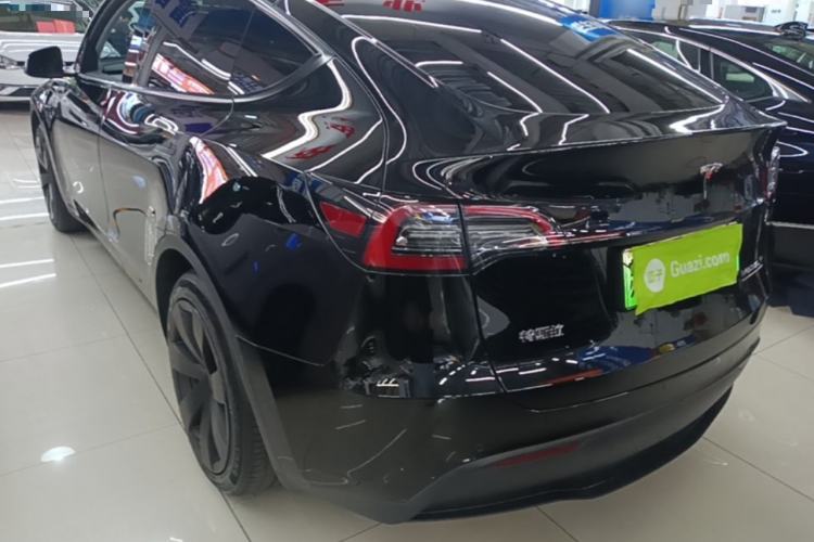 Tesla Model Y 2023 — 4