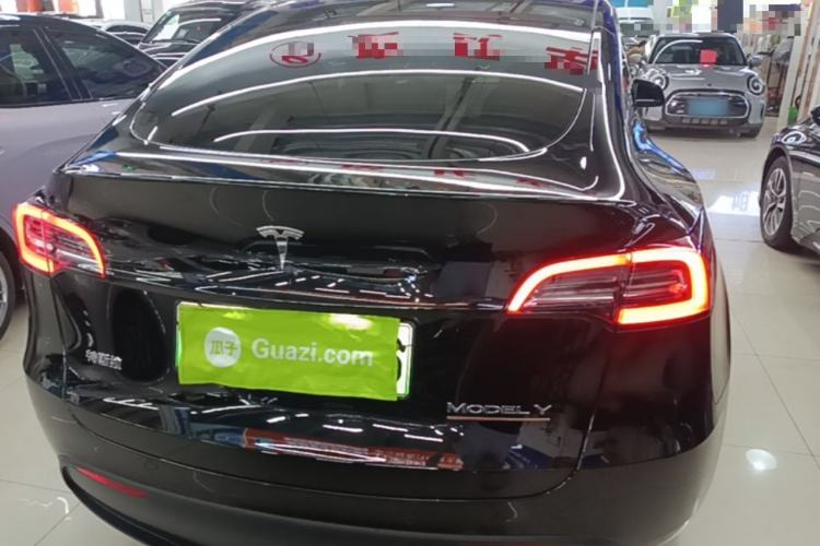 Tesla Model Y 2023 — 5