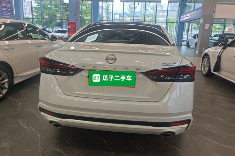 Nissan Altima 2025 — 5
