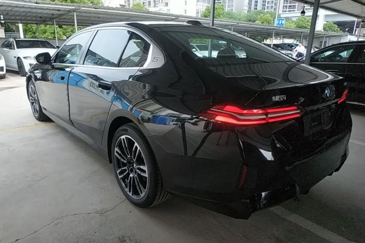 BMW 530Li 2026 — 4