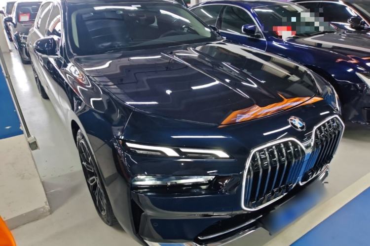 BMW 735Li 2023 — 3