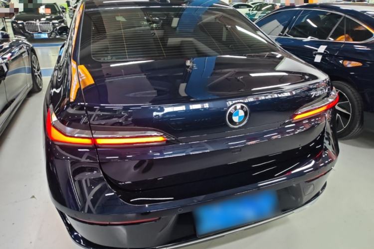 BMW 735Li 2023 — 5