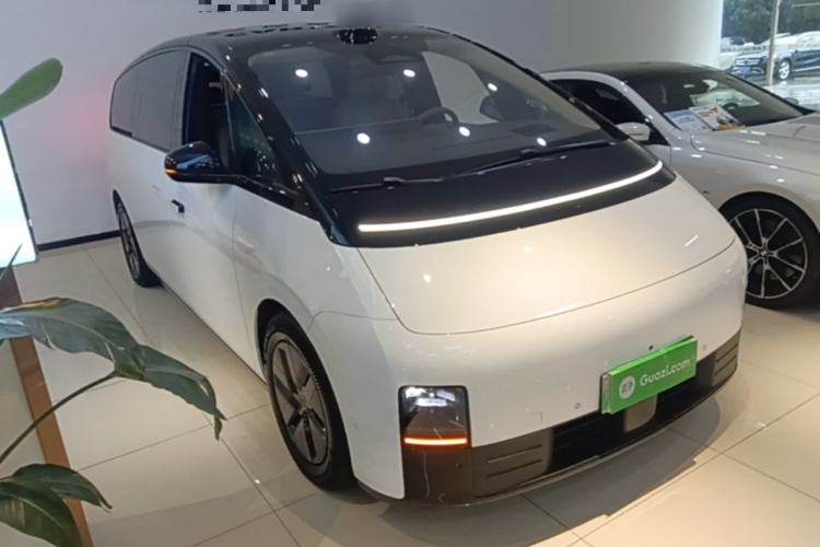 Li Auto MEGA 2025 — 3