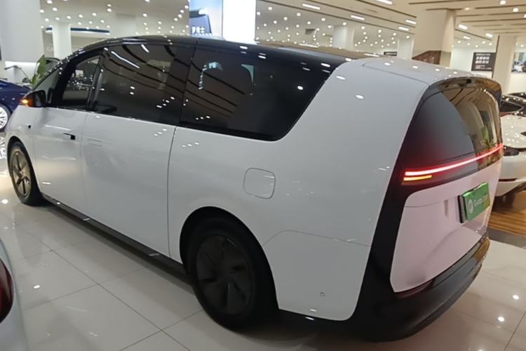 Li Auto MEGA 2025 — 4