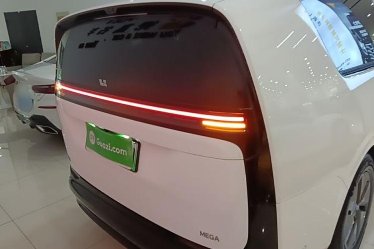 Li Auto MEGA 2025 — 5