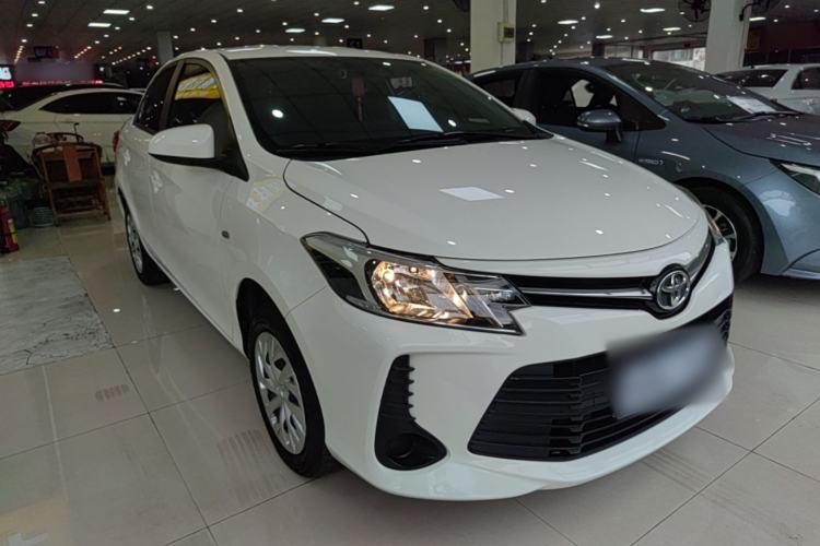 Toyota Yaris 2021 — фото 3