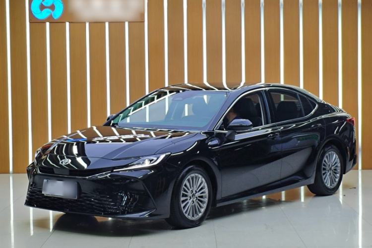 Toyota Camry 2026 — фото 1