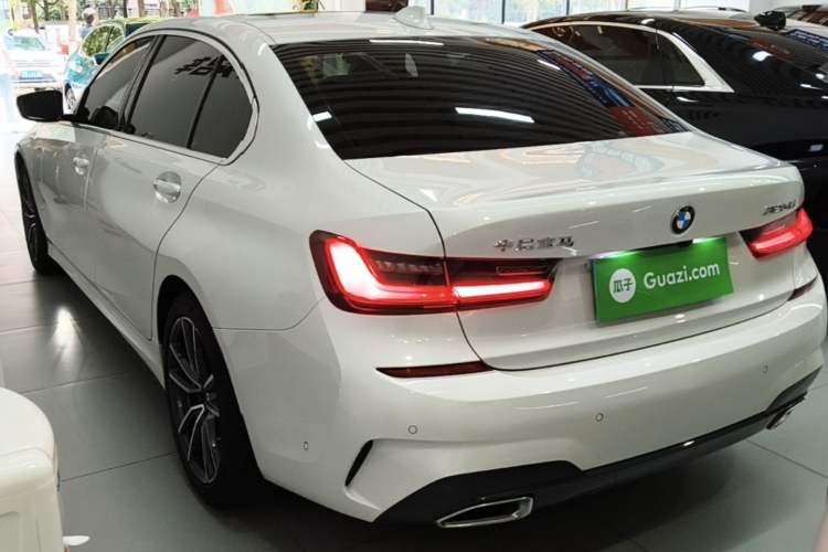 BMW 325Li 2022 — 4