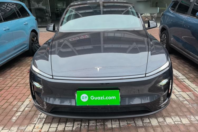 Tesla Model Y 2025 — 2