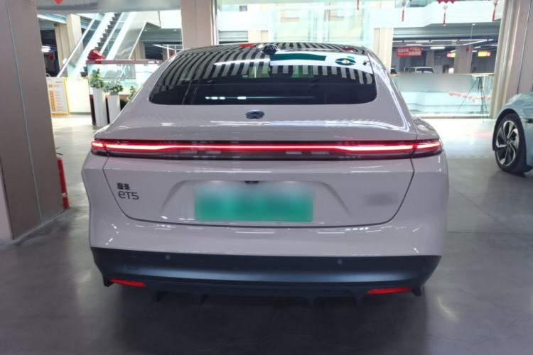 NIO ET5 2022 — 5