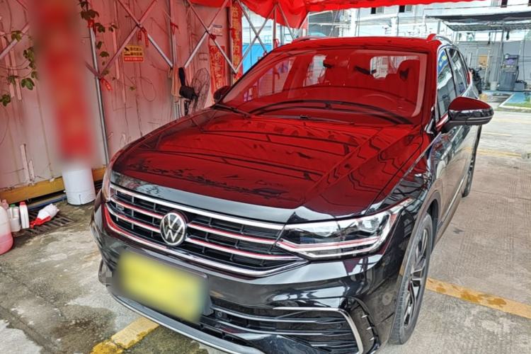 Volkswagen Tiguan L 2024 — фото 1
