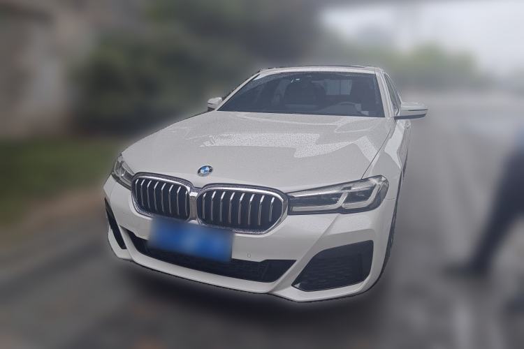 BMW 5 series 2022 — фото 1