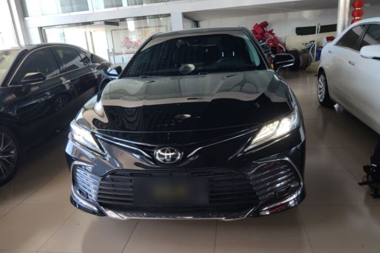 Toyota Camry 2023 — 2