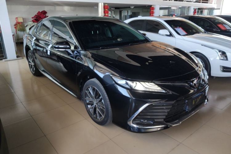 Toyota Camry 2023 — 3