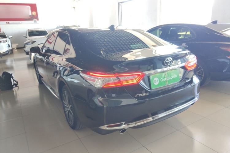Toyota Camry 2023 — 4