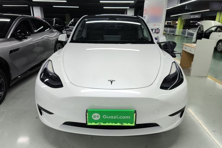 Tesla Model Y 2024 — 2
