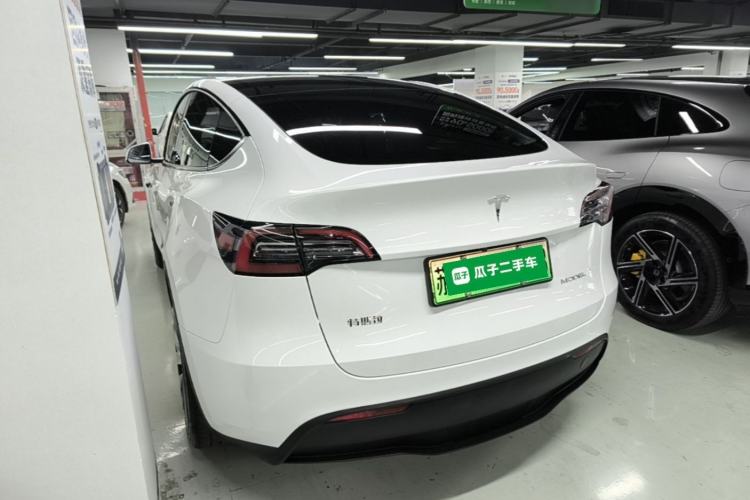 Tesla Model Y 2024 — 4