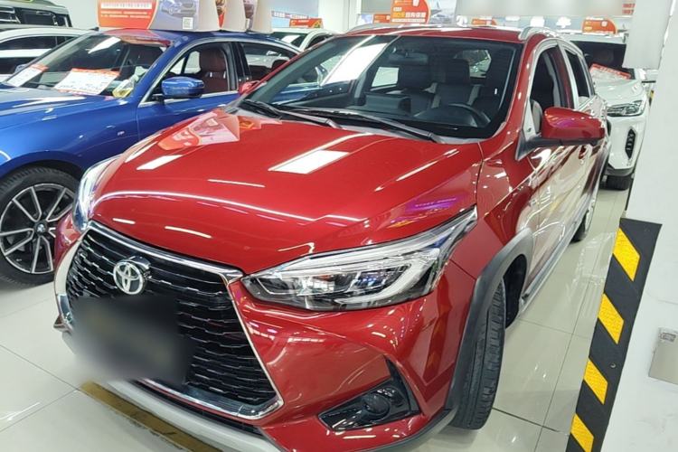 Toyota Yaris 2022 — фото 1