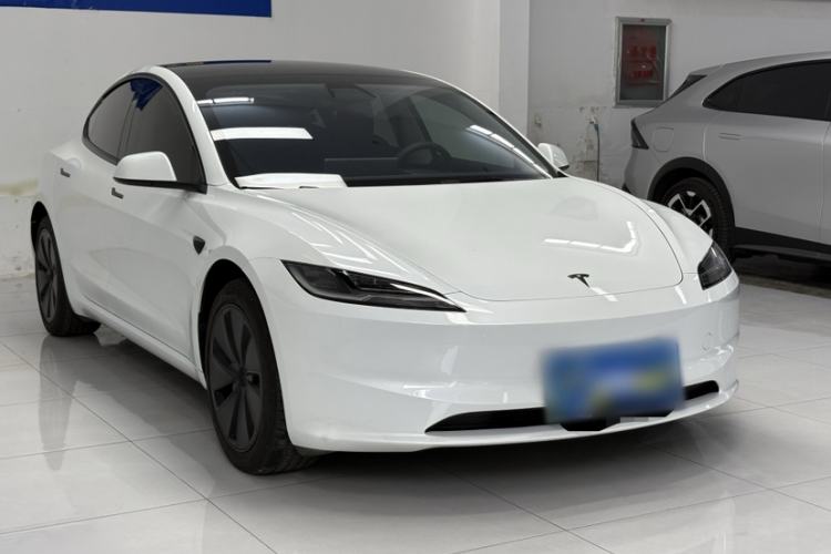 Tesla Model 3 2025 — 3