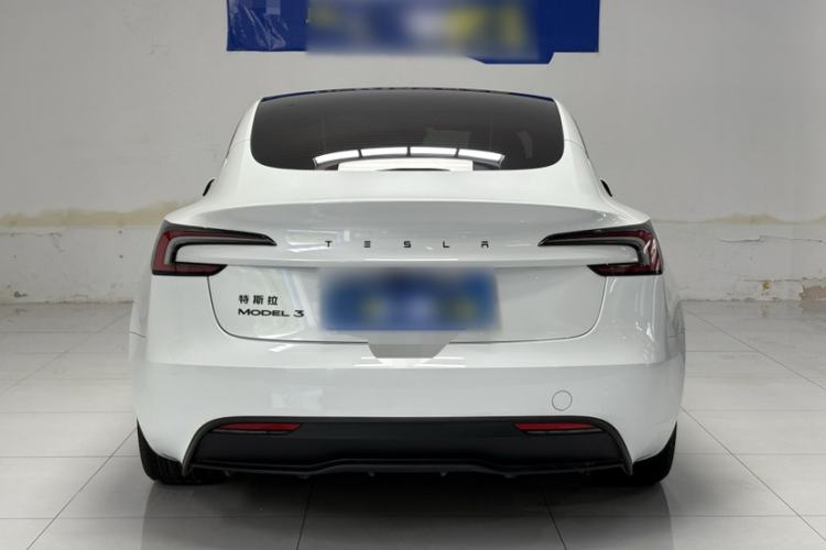 Tesla Model 3 2025 — 5