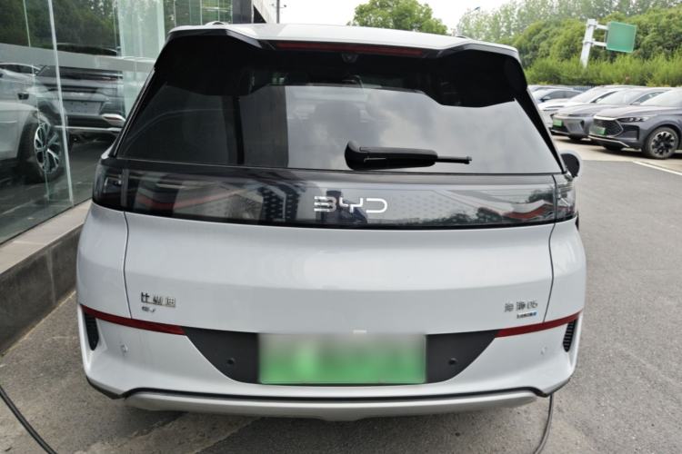 BYD Sealion 05 EV 2025 — 5