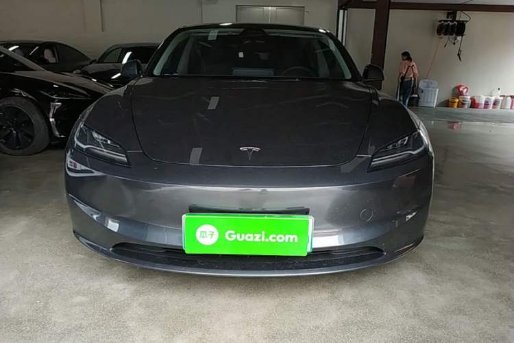 Tesla Model 3 2025 — 2