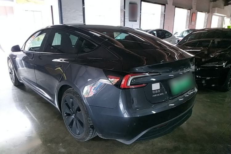 Tesla Model 3 2025 — 4